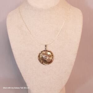 💎Abalone Shell Pendant Round Ornate Gold Tone Pattern